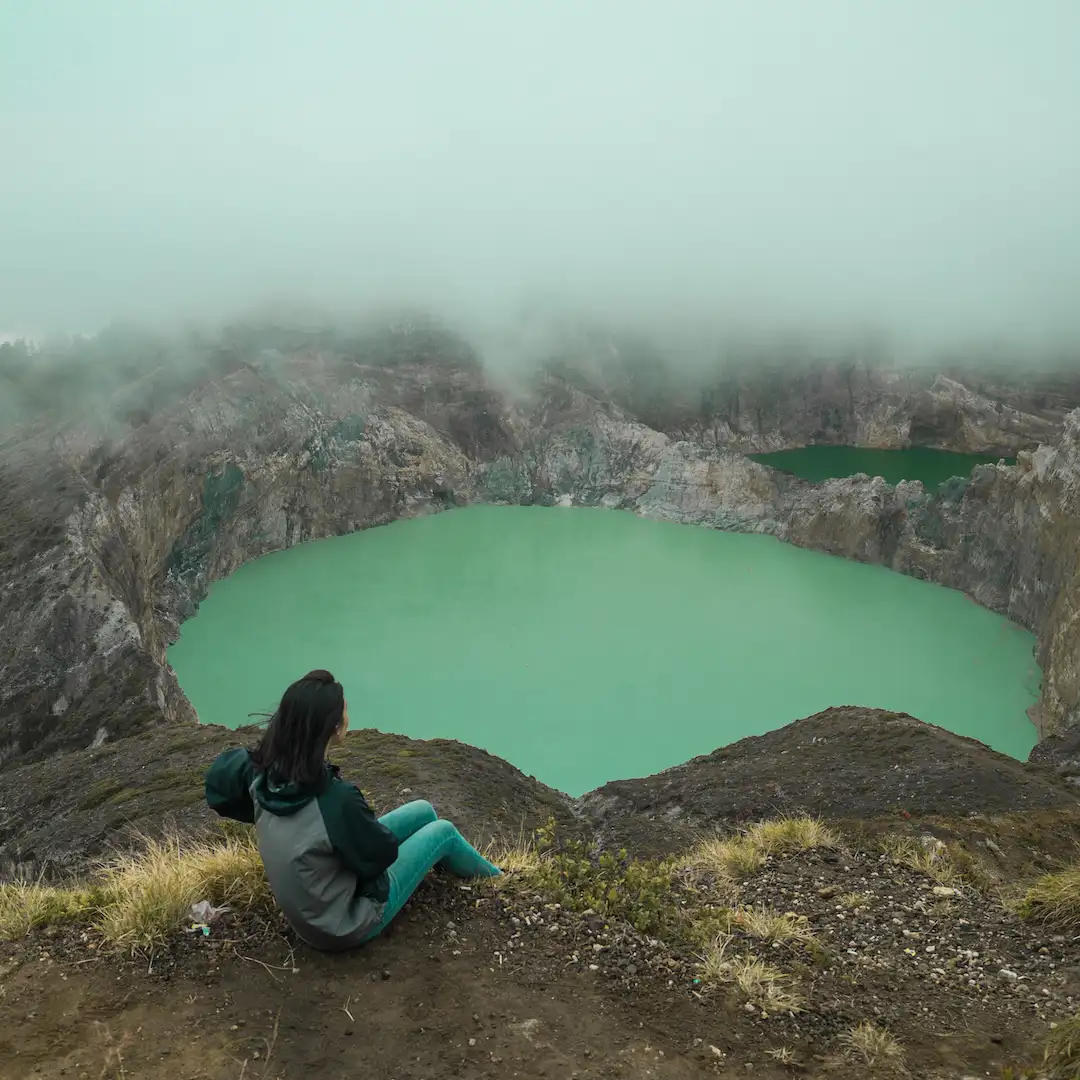 The Mystery of Three Color-Changing Lakes